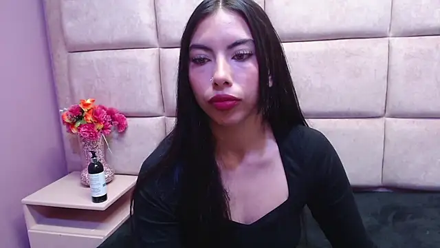 Alana Hott  online show from 10.25.25