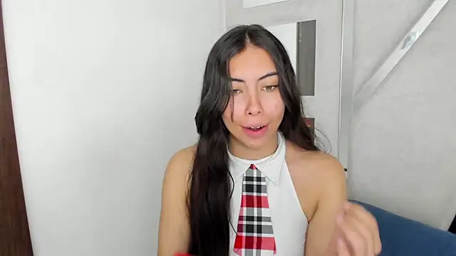 Alana Hott  online show from 11.04.25