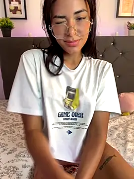 Im Lyan online show from 09.28.25