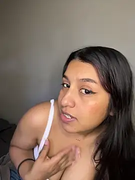  Chloe Smith online show from 10.04.25