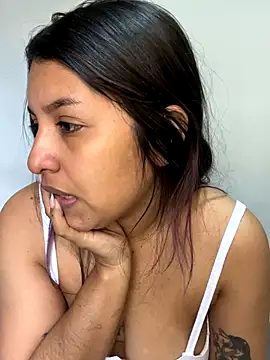  Chloe Smith online show from 10.11.25