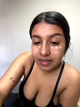  Chloe Smith online show from 10.18.25