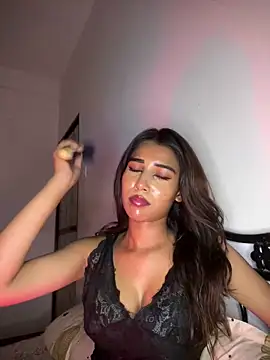 STRIP GLOW online show from 04.18.26