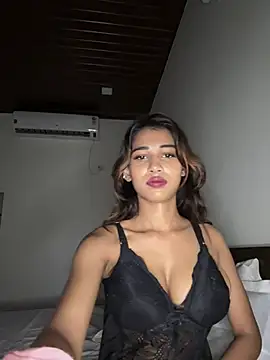 STRIP GLOW online show from 08.02.26