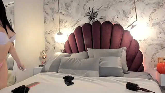 Alicia vellami online show from 10.17.25