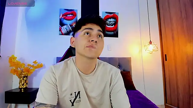 Snapshot of Nicolas_James_Sc chatting on 09.15.25 Nicolas James Sc online show from 09.15.25