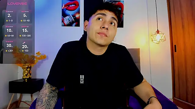 Snapshot of Nicolas_James_Sc chatting on 09.18.25 Nicolas James Sc online show from 09.18.25