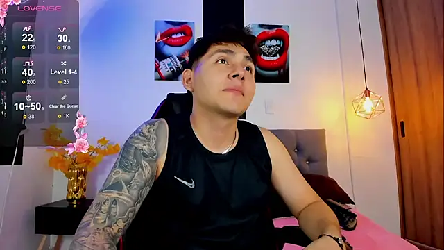 Snapshot of Nicolas_James_Sc chatting on 09.27.25 Nicolas James Sc online show from 09.27.25