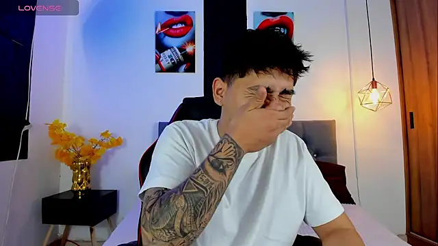 Snapshot of Nicolas_James_Sc chatting on 09.29.25 Nicolas James Sc online show from 09.29.25