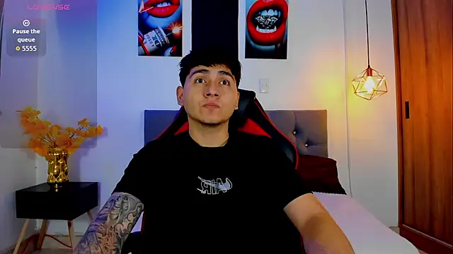 Snapshot of Nicolas_James_Sc chatting on 09.30.25 Nicolas James Sc online show from 09.30.25