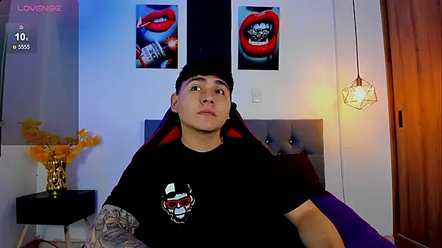 Snapshot of Nicolas_James_Sc chatting on 10.27.25 Nicolas James Sc online show from 10.27.25