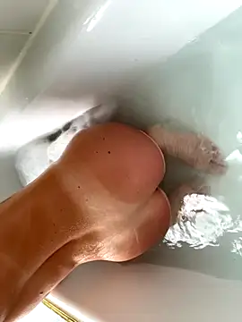 Petitbiscuit2B0 online show from 10.29.25