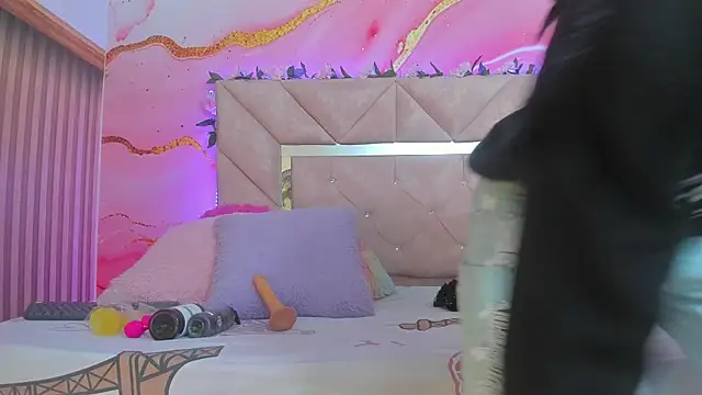 Taylor oriana  online show from 10.27.25