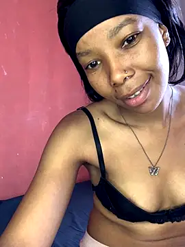 Snapshot of Pretty_Beauty chatting on 10.01.25 Pretty Beauty online show from 10.01.25