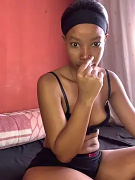 Snapshot of Pretty_Beauty chatting on 10.02.25 Pretty Beauty online show from 10.02.25