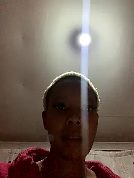 Snapshot of Pretty_Beauty chatting on 10.08.25 Pretty Beauty online show from 10.08.25