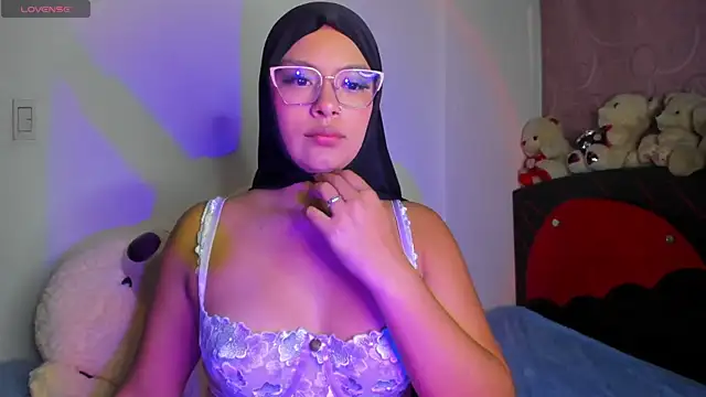 Snapshot of Burcu_yaran chatting on 09.11.25 Burcu yaran online show from 09.11.25