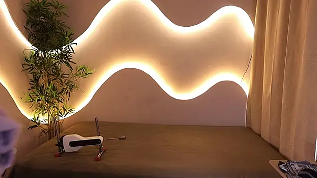 Snapshot of Mystic_blue chatting on 10.08.25 Mystic blue online show from 10.08.25