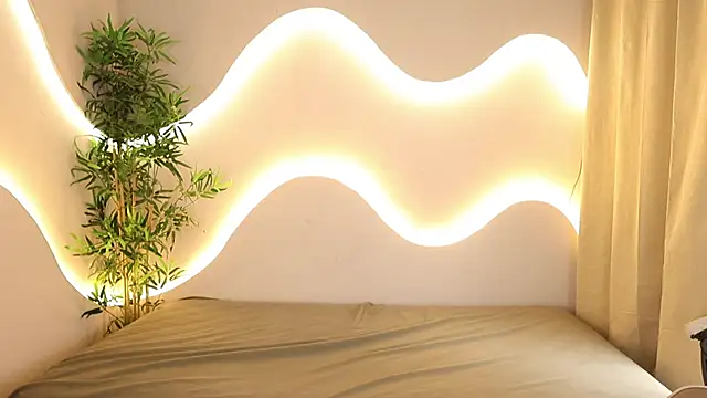 Snapshot of Mystic_blue chatting on 10.28.25 Mystic blue online show from 10.28.25