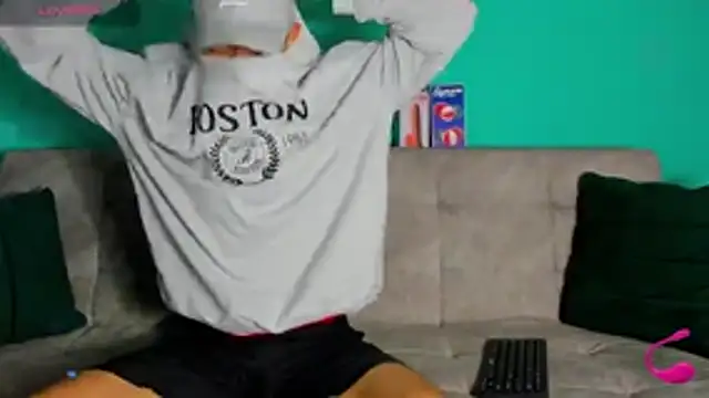 Maikol Ortiz online show from 10.21.25