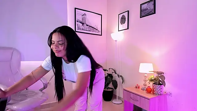 Snapshot of venomiie chatting on 10.05.25 venomiie online show from 10.05.25