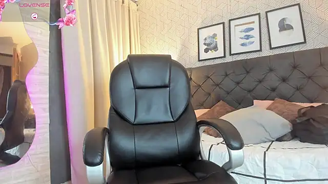 sophie  blare online show from 09.27.25