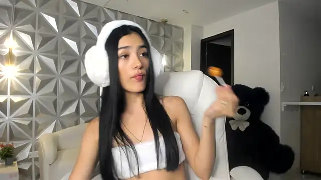 zoerouse  online show from 01.08.26