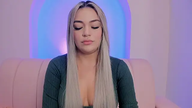 Snapshot of milaowens chatting on 02.16.26 milaowens online show from 02.16.26