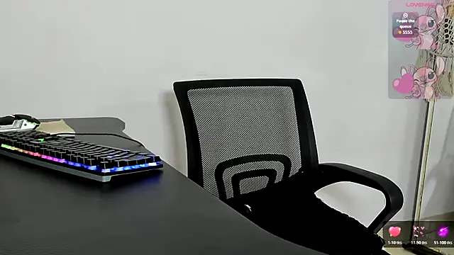 Snapshot of emysweetfeet chatting on 10.29.25 emysweetfeet online show from 10.29.25