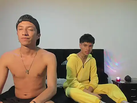 Snapshot of mhatias_ chatting on 09.18.25 mhatias online show from 09.18.25