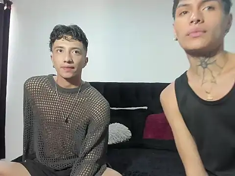 Snapshot of mhatias_ chatting on 10.06.25 mhatias online show from 10.06.25