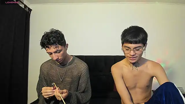 Snapshot of mhatias_ chatting on 10.21.25 mhatias online show from 10.21.25