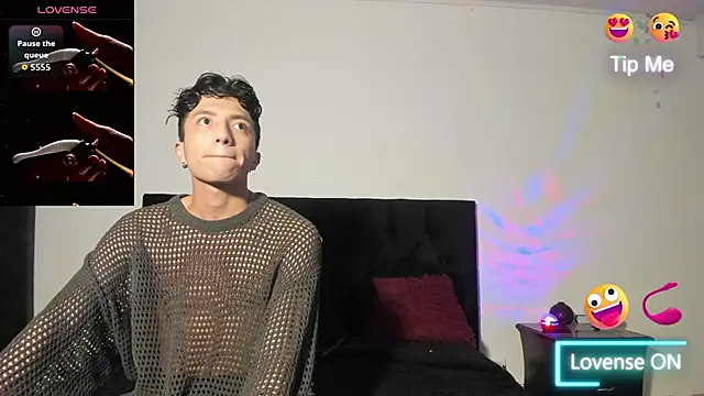 Snapshot of mhatias_ chatting on 10.25.25 mhatias online show from 10.25.25