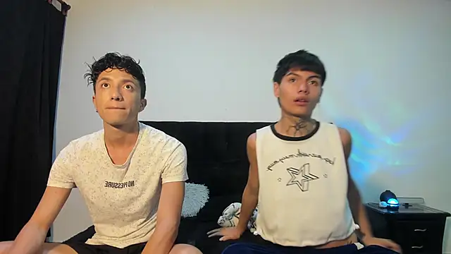 Snapshot of mhatias_ chatting on 10.27.25 mhatias online show from 10.27.25