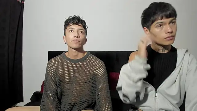 Snapshot of mhatias_ chatting on 10.28.25 mhatias online show from 10.28.25