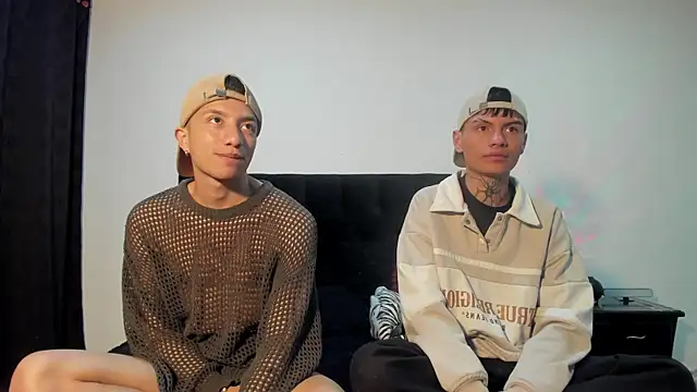 Snapshot of mhatias_ chatting on 11.06.25 mhatias online show from 11.06.25