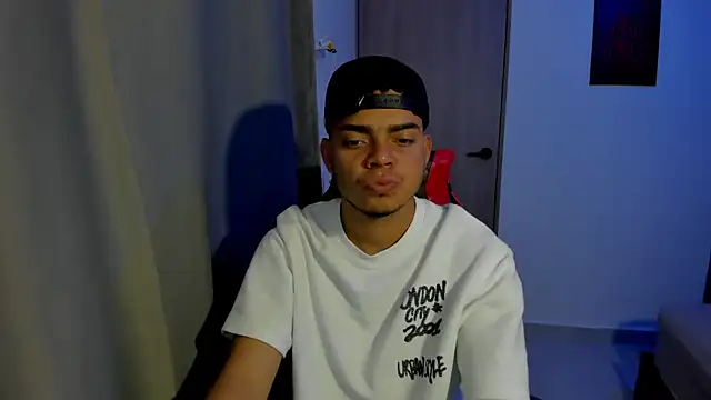 Axel-Latin-Boy online show from 09.16.25