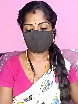 Snapshot of tamilammukuttyy chatting on 04.28.26 tamilammukuttyy online show from 04.28.26