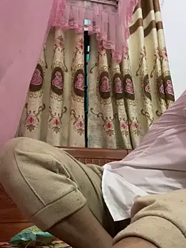 mai-xinh online show from 10.28.25