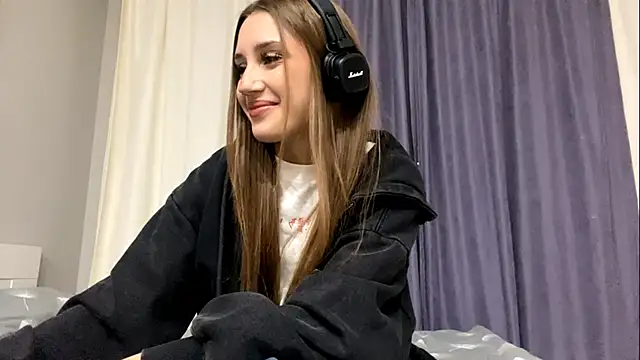 Snapshot of Milena_Awesome chatting on 09.08.25 Milena Awesome online show from 09.08.25