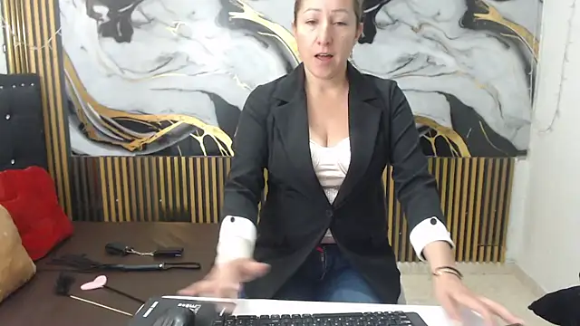 swetchrystal online show from 10.23.25