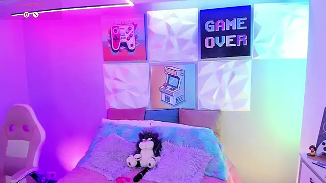 LindaWz  online show from 11.14.25