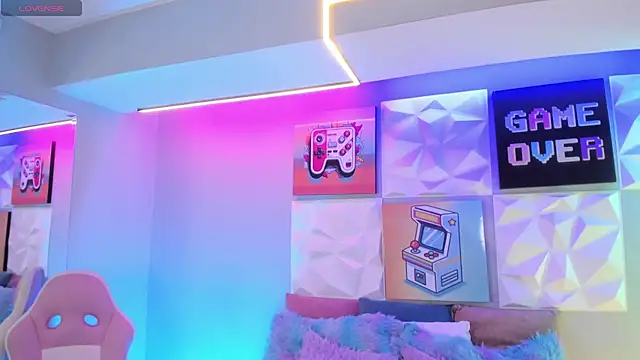 LindaWz  online show from 12.05.25