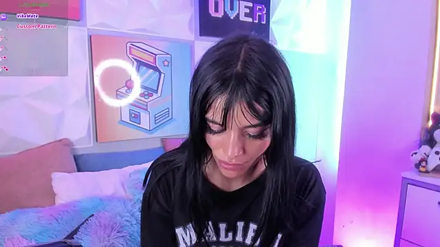 LindaWz  online show from 12.17.25