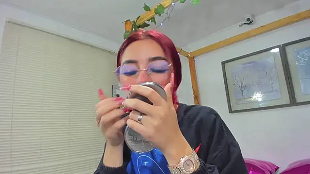 Vaiiolett  online show from 09.11.25