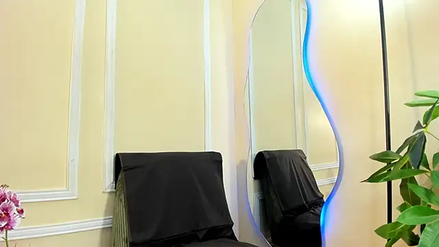 keila hott20 online show from 09.18.25