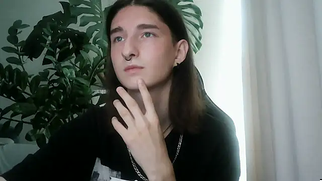 Snapshot of ThrobbinOrris chatting on 09.10.25 ThrobbinOrris online show from 09.10.25