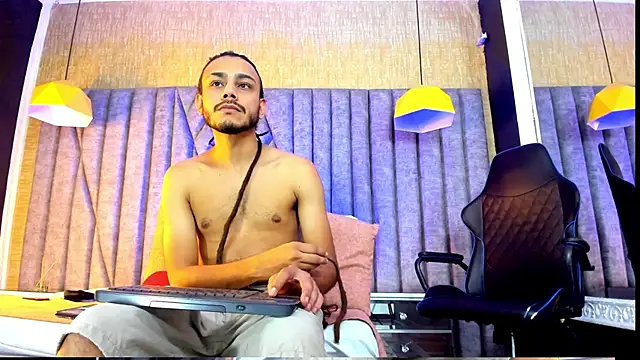 Snapshot of Boss_Domiinator chatting on 10.20.25 Boss Domiinator online show from 10.20.25