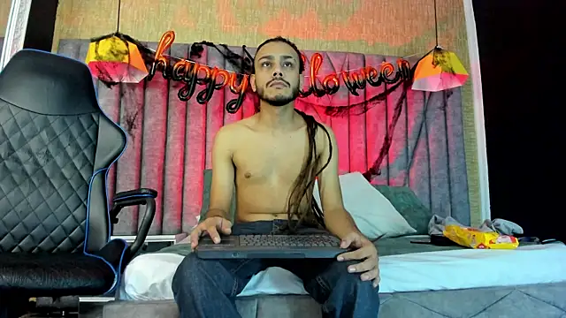 Snapshot of Boss_Domiinator chatting on 10.28.25 Boss Domiinator online show from 10.28.25