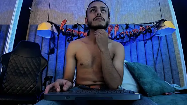 Snapshot of Boss_Domiinator chatting on 10.30.25 Boss Domiinator online show from 10.30.25